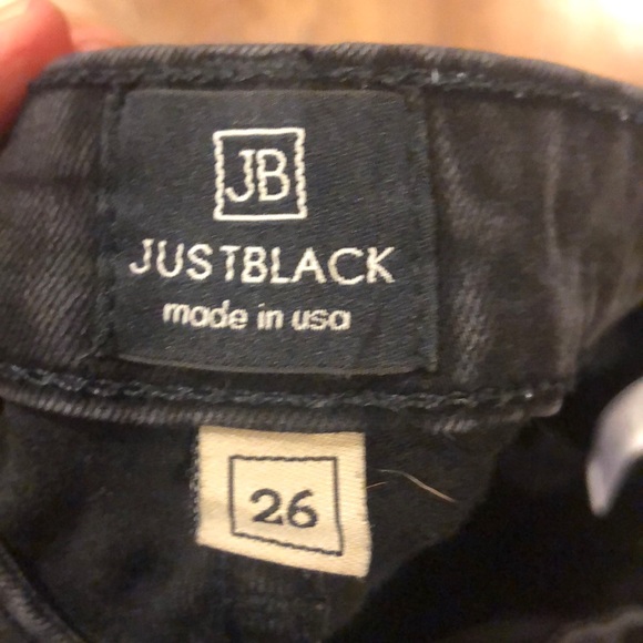 Just Black black skinny jean distressed with raw hem size 26 - Picture 3 of 4